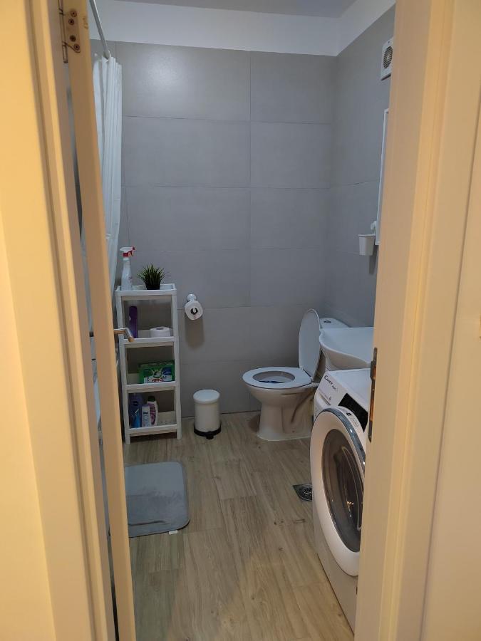 Lovely One Bedroom Apartment Ub Esterno foto